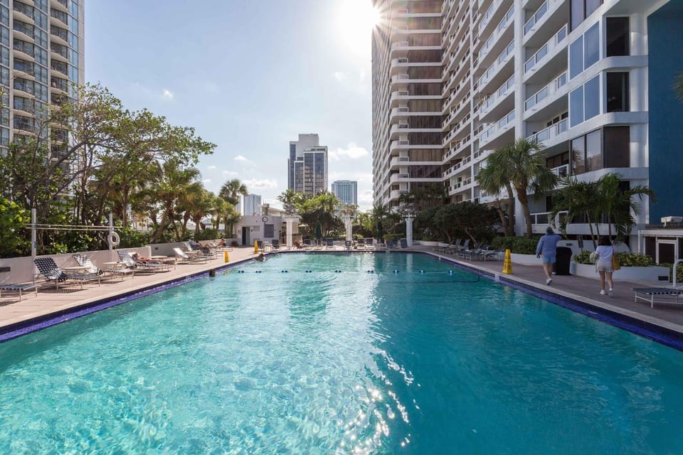 Chic Bayfront Condo With Stunning View Hotel in Miami