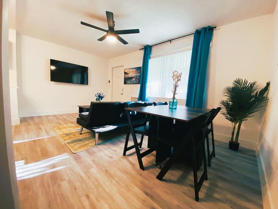 Delight Retreat Apt 4 Min Walk to Beach Hotel in Pompano Beach