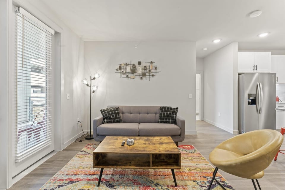 Spacious 2BR King Suite Close to DT Domain UT Hotel in Austin
