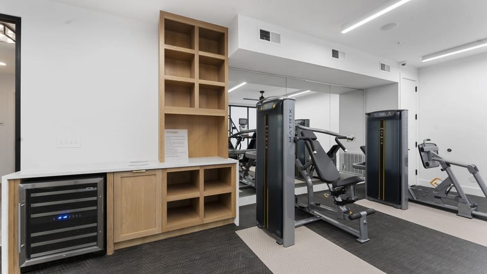 Spacious 2BR King Suite Close to DT Domain UT Hotel in Austin
