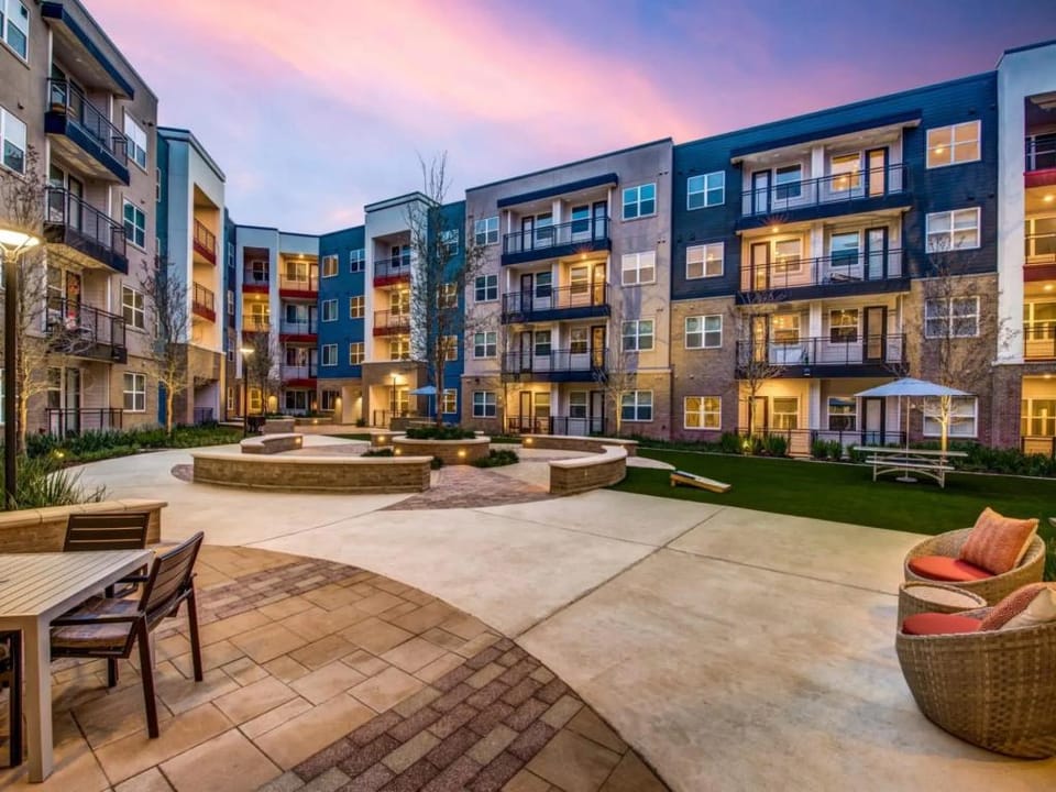 Comfy 1BR King Suite Close to Downtown w Fast Wifi Hotel in Montopolis