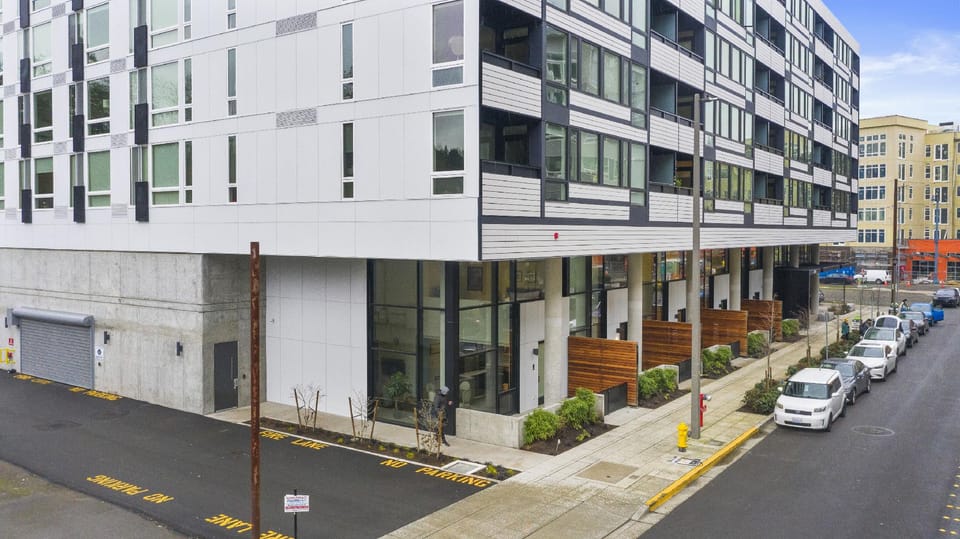 Urban Loft in Redmond Core Hotel in Redmond