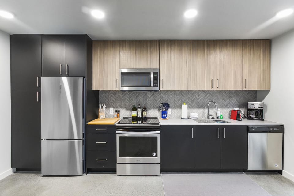 Open Loft in Redmond Core - 92 Walkscore Hotel in Redmond