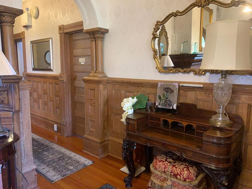 Haterleigh Heritage Inn Hotel in Victoria