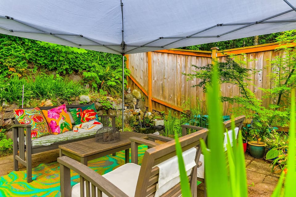 Boho Bliss Bungalow Hotel in Shoreline