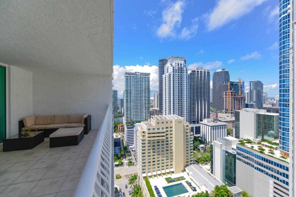 The Club- RE Rentals Hotel in Brickell