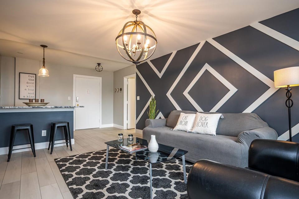 ATL Downtown 2BR with Free Parking Gym Hotel in Atlanta