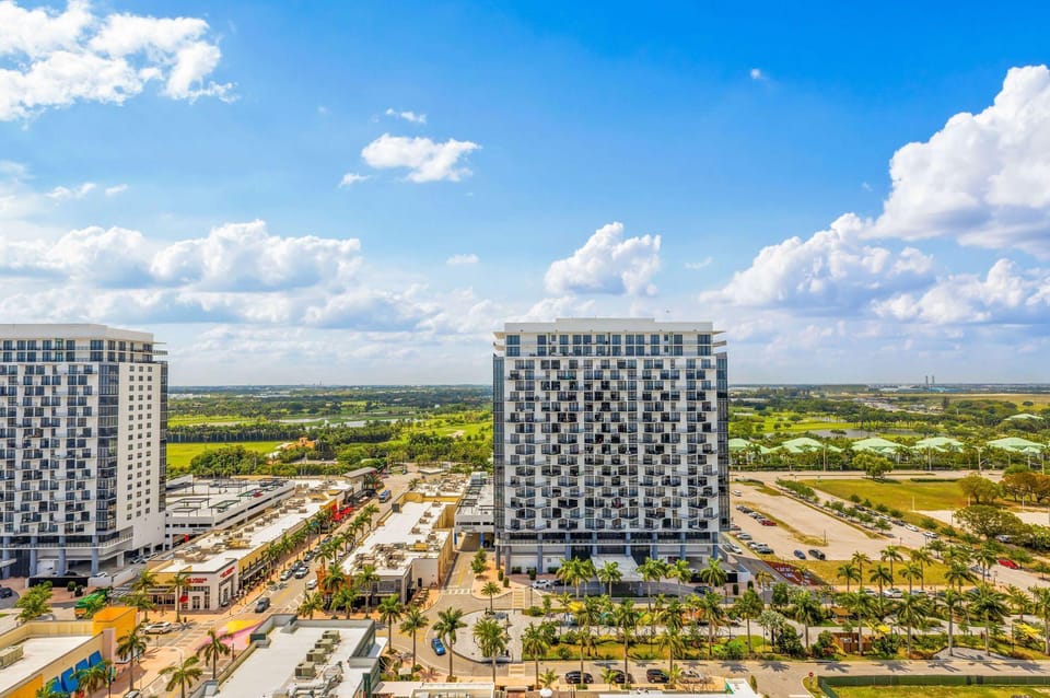 Modern Downtown Doral One-Bedroom Apt Hotel in Doral