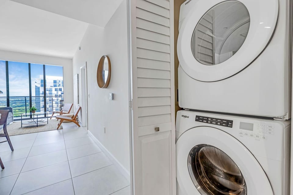 Modern Downtown Doral One-Bedroom Apt Hotel in Doral