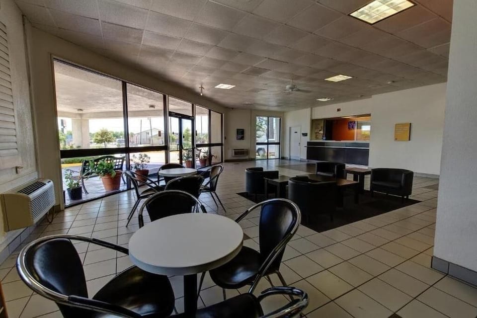 Executive Inn & Suites Hotel in Harris County