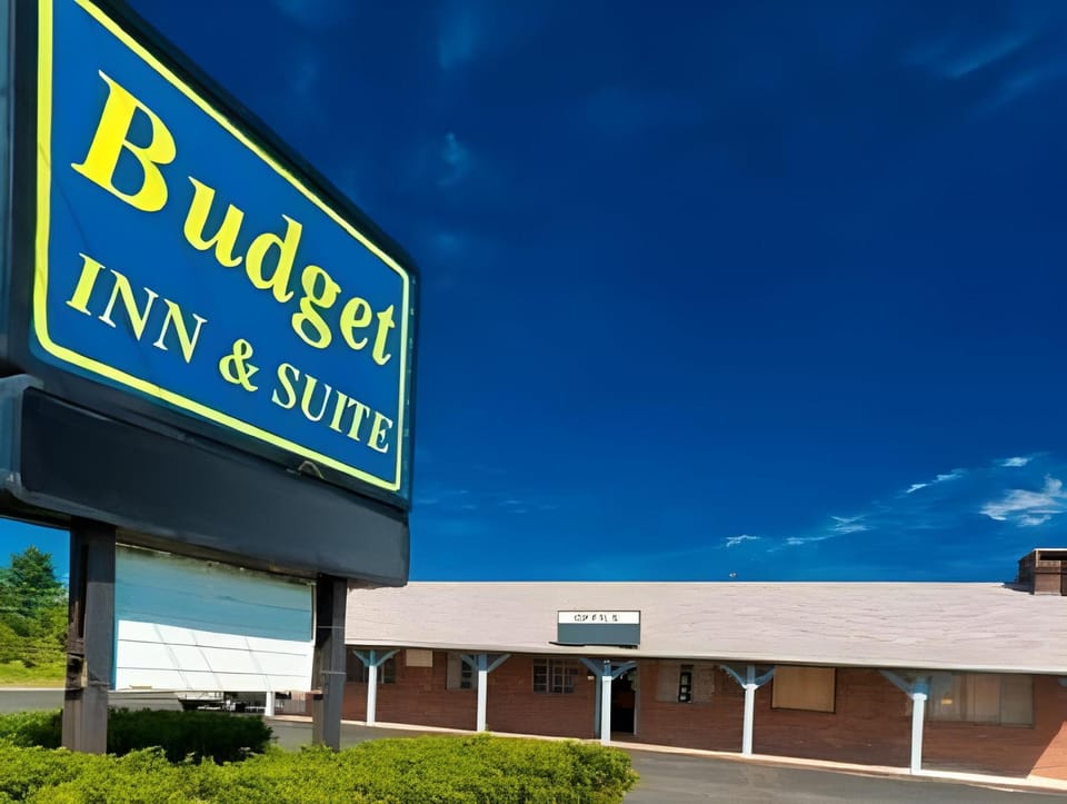 Budget Inn and Suites Hotel in Mount Ephraim
