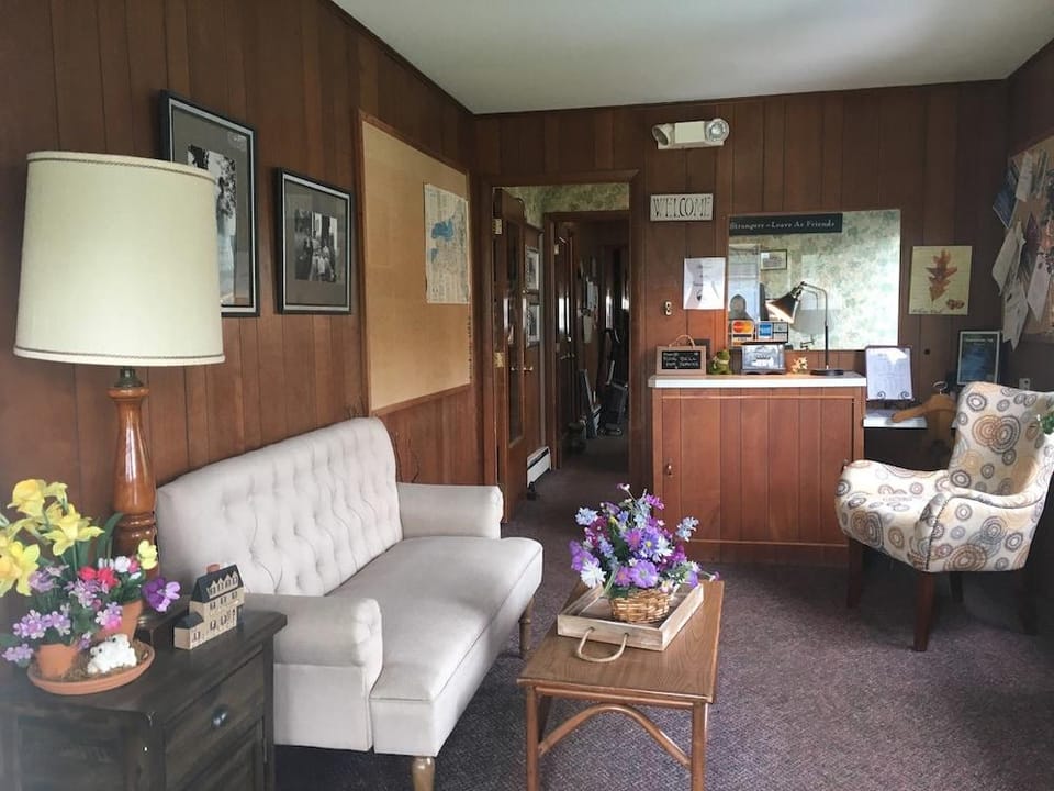 The Colonial Motel Hotel in Hudson Valley