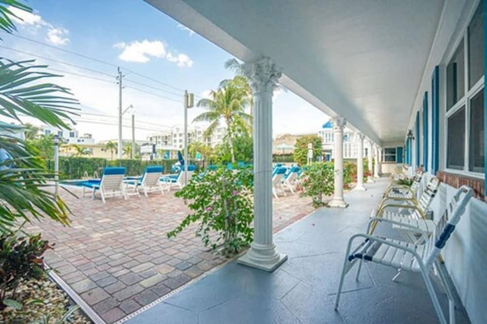 Carriage House Resort Motel Hotel in Deerfield Beach