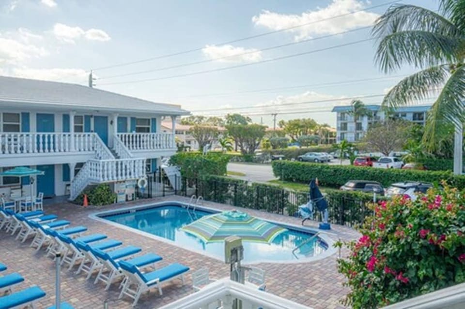 Carriage House Resort Motel Hotel in Deerfield Beach