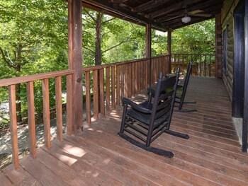 LOVE SHACK Hotel in Sevierville