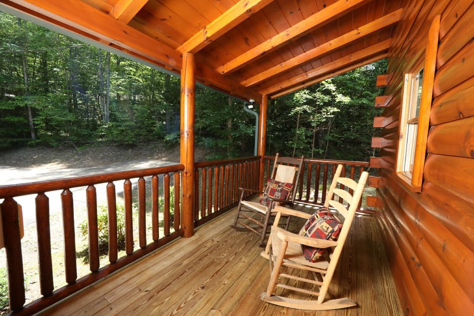 Around the Mountain - One Bedroom Cabin Hotel in Pigeon Forge