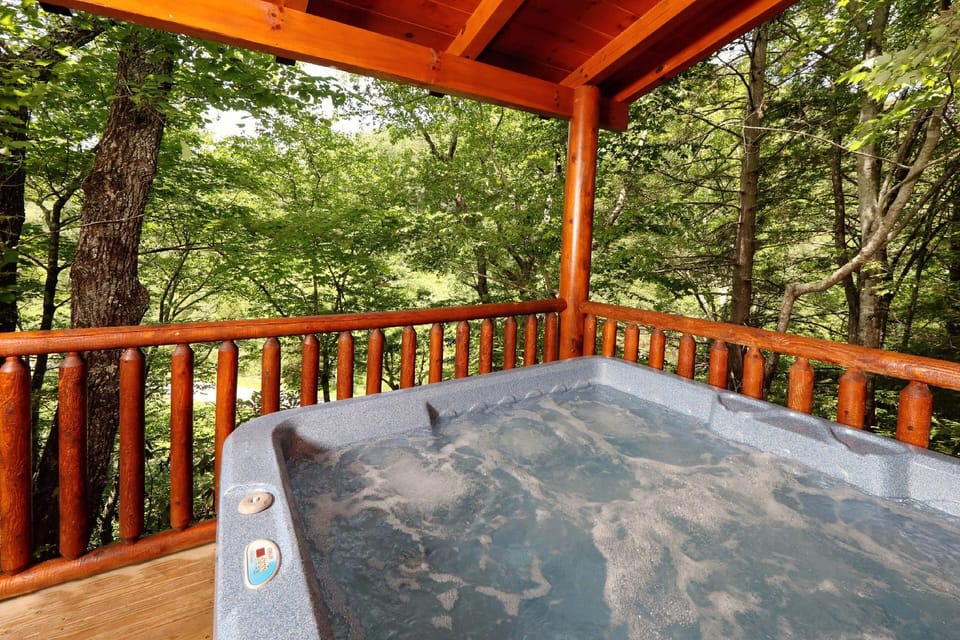 Around the Mountain - One Bedroom Cabin Hotel in Pigeon Forge