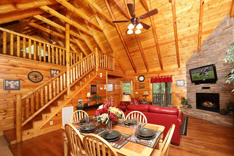 Around the Mountain - One Bedroom Cabin Hotel in Pigeon Forge