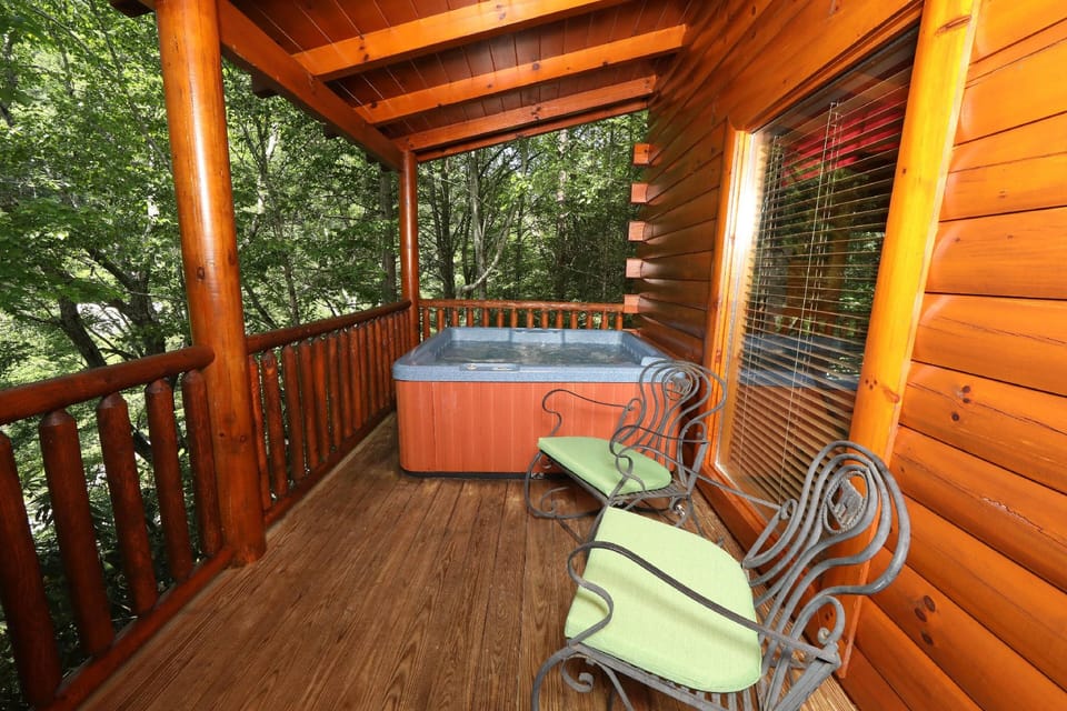 Around the Mountain - One Bedroom Cabin Hotel in Pigeon Forge