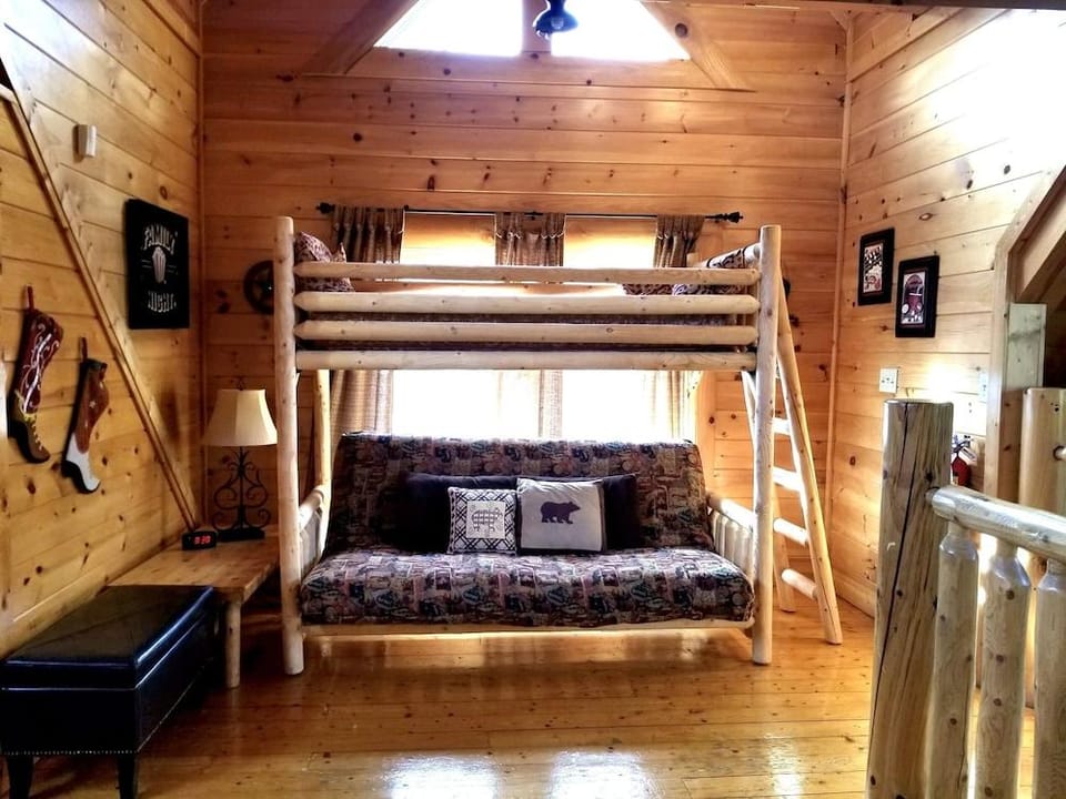 Amazing Grace - Two Bedroom Cabin Hotel in Pigeon Forge