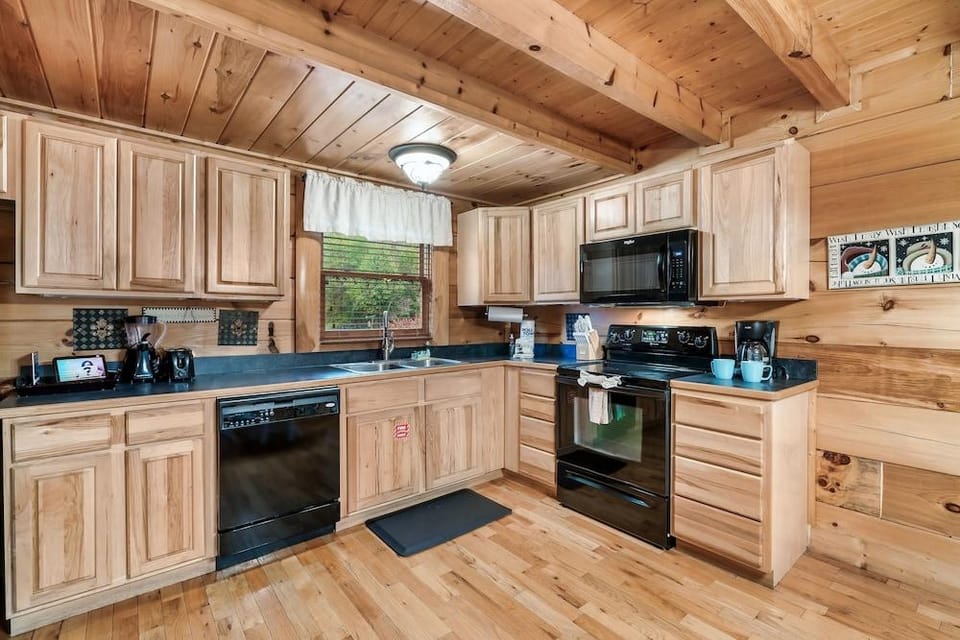 Mayberry - Three Bedroom Cabin Hotel in Pigeon Forge