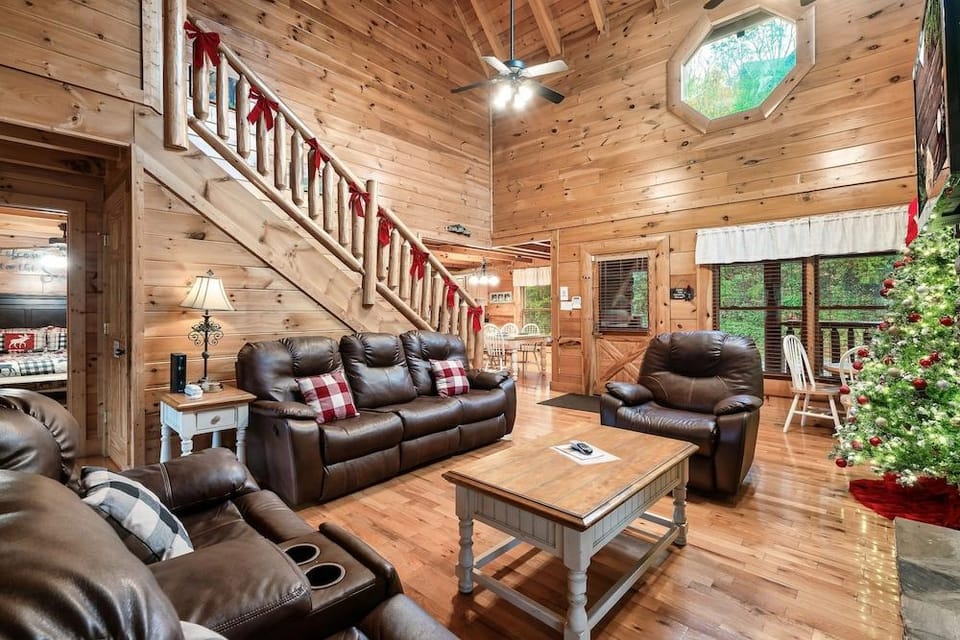 Mayberry - Three Bedroom Cabin Hotel in Pigeon Forge