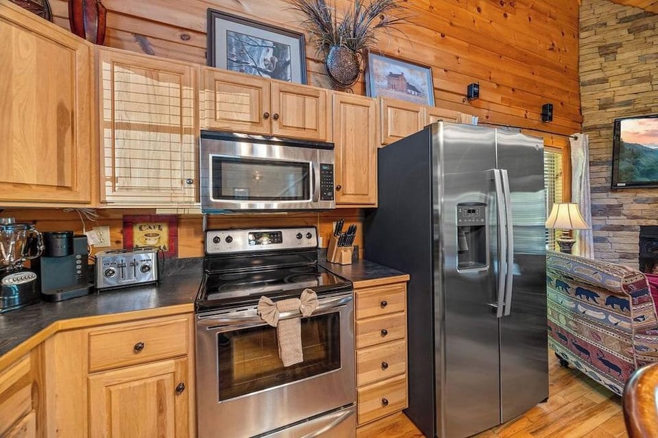 Moonlight and Memories - Two Bedroom Cabin Hotel in Pigeon Forge