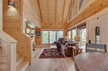 A Walk in the Clouds by Jackson Mountain Homes Hotel in Gatlinburg