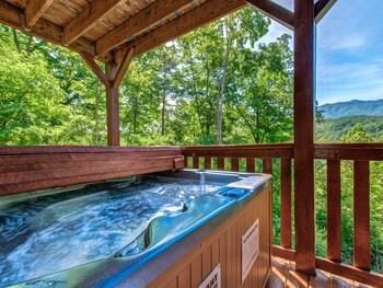 A Walk in the Clouds by Jackson Mountain Homes Hotel in Gatlinburg