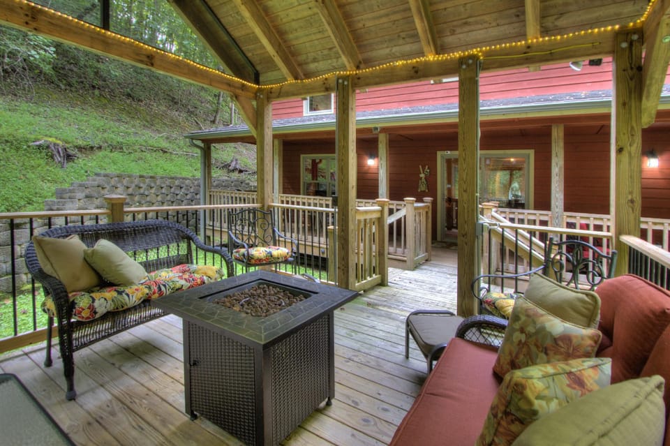 Country Roads By HoneyBear Cabins Hotel in Pigeon Forge