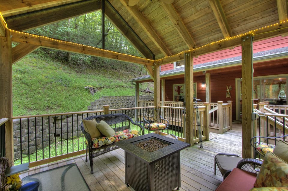 Country Roads By HoneyBear Cabins Hotel in Pigeon Forge