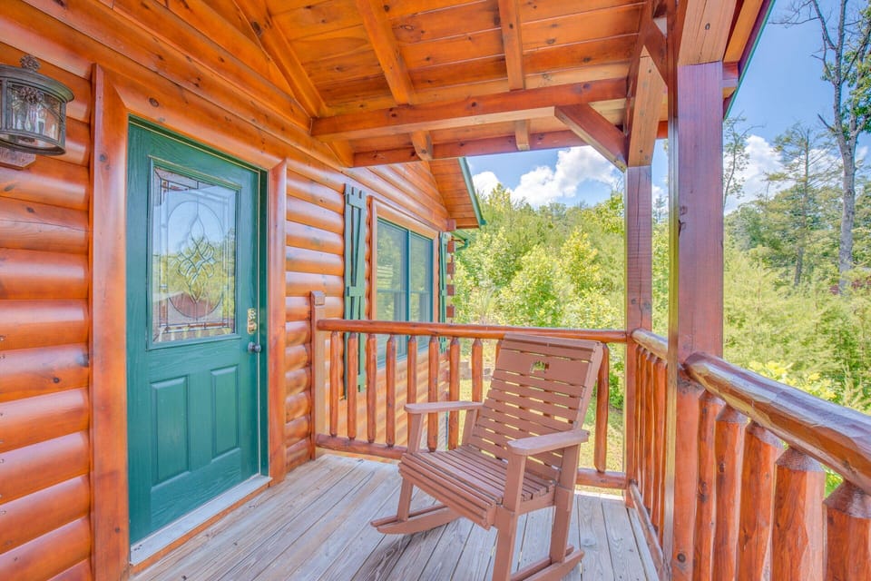 Magic Moments II by Jackson Mountain Rentals Hotel in Gatlinburg