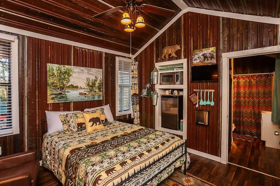 Yeti Cabin Hotel in Tennessee