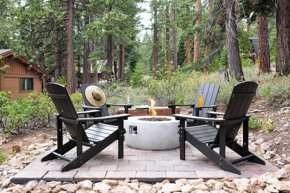 Timberline by Avantstay Stunning Chalet Cabin w/ Hot Tub, Pool Table & Home Theater! Hotel in Tahoe Vista