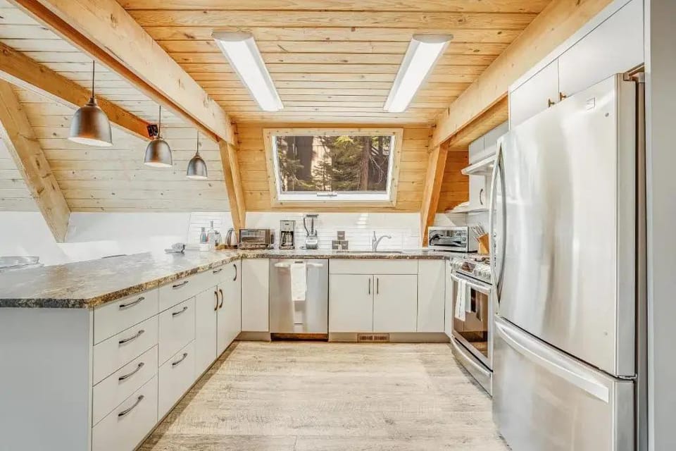 Tamarack by Avantstay Remodeled Chamberlands! Full Beach / Pool Access! Hotel in Homewood