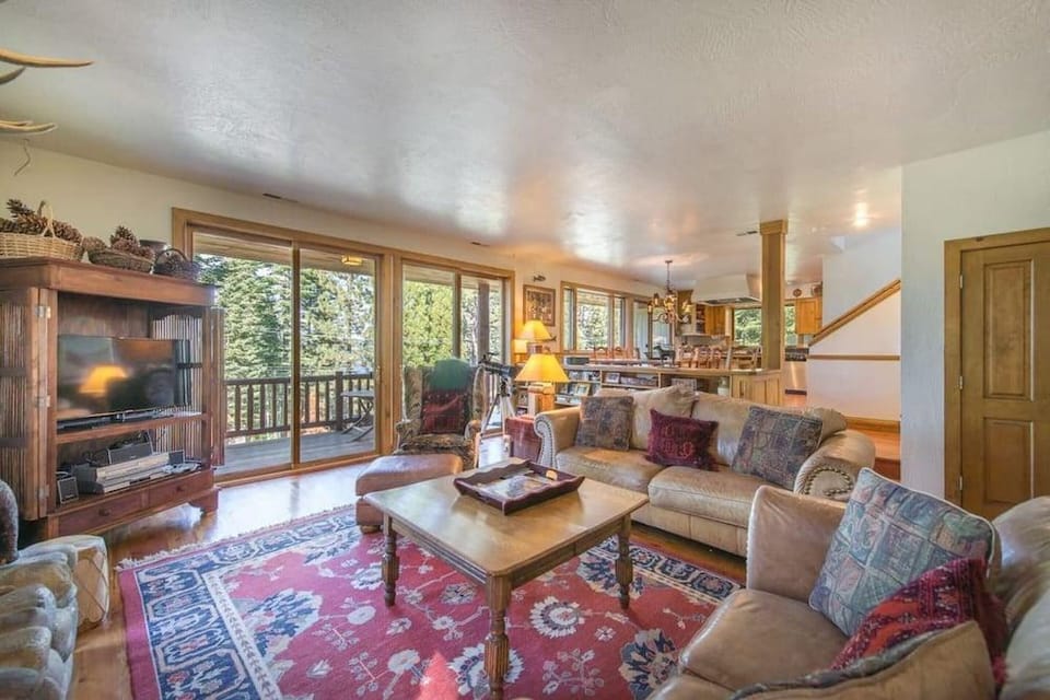 Ellis Peak by Avantstay Beautiful Mckinney Cabin w/ Filtered Lake Views Hotel in Homewood