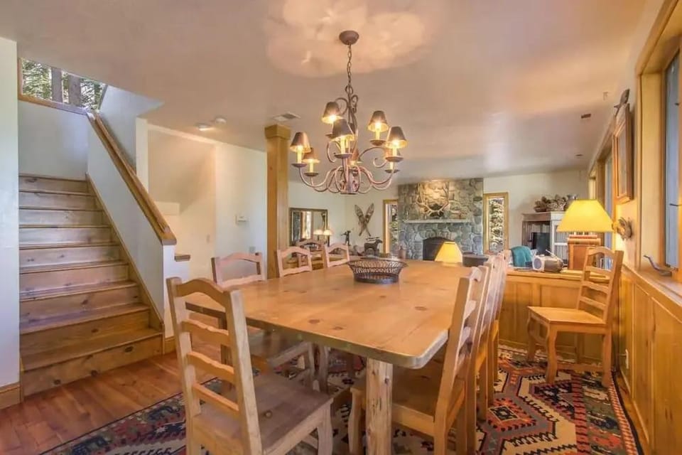 Ellis Peak by Avantstay Beautiful Mckinney Cabin w/ Filtered Lake Views Hotel in Homewood