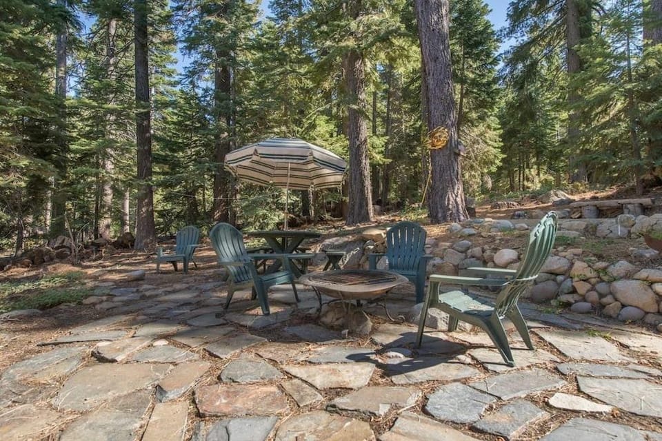 Ellis Peak by Avantstay Beautiful Mckinney Cabin w/ Filtered Lake Views Hotel in Homewood