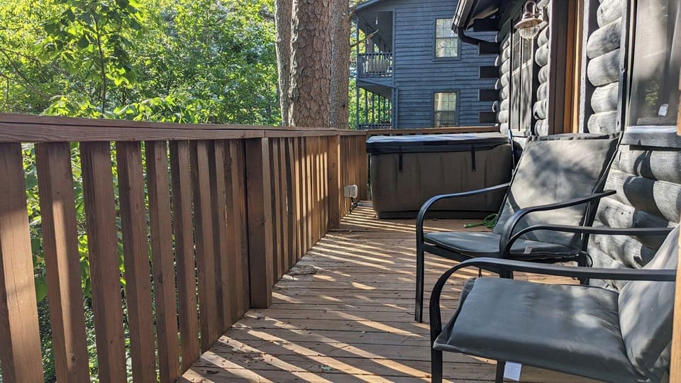 Loblolly Pines Adventure Camp Hotel in Eureka Springs