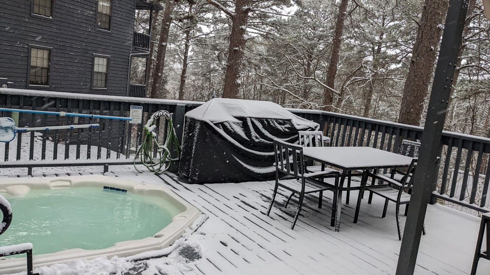 Loblolly Pines Adventure Camp Hotel in Eureka Springs