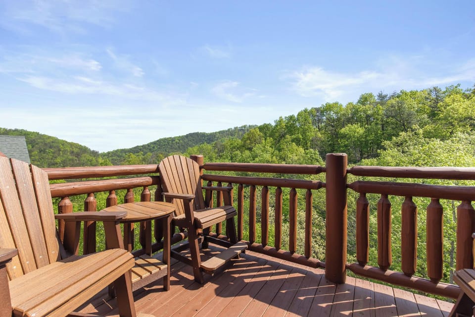 Mountain Theatre Lodge Hotel in Pigeon Forge