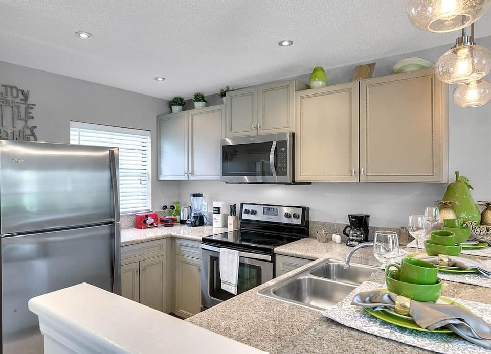 2 Bedroom l Waterpark & Resort Amenities Included, Themed Rooms Hotel in Kissimmee