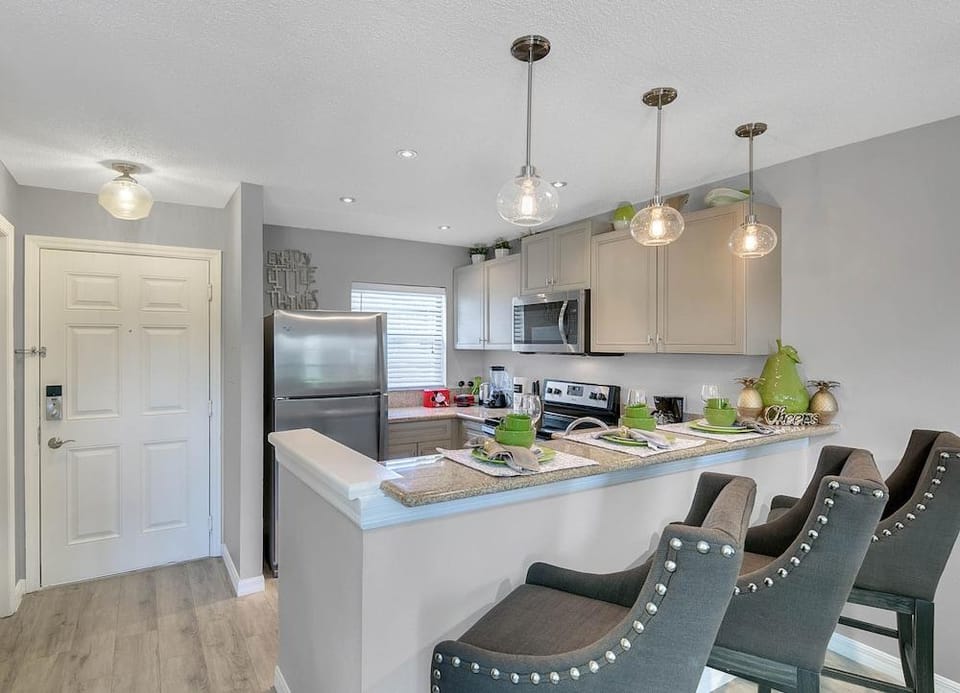 2 Bedroom l Waterpark & Resort Amenities Included, Themed Rooms Hotel in Kissimmee