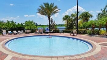 Vista Cay Modern Hotel in Orlando