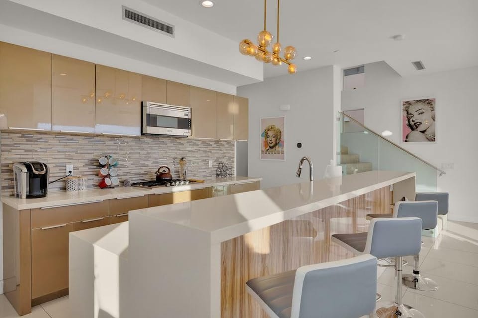 Breathtaking Luxury Villa Architectural Jewel Hotel in Palm Springs