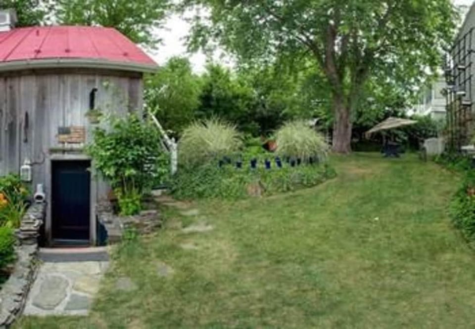 Lily Garden Bed and Breakfast Hotel in Harpers Ferry