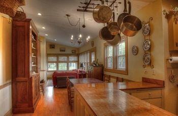 Emma's Bed and Breakfast Hotel in Springfield