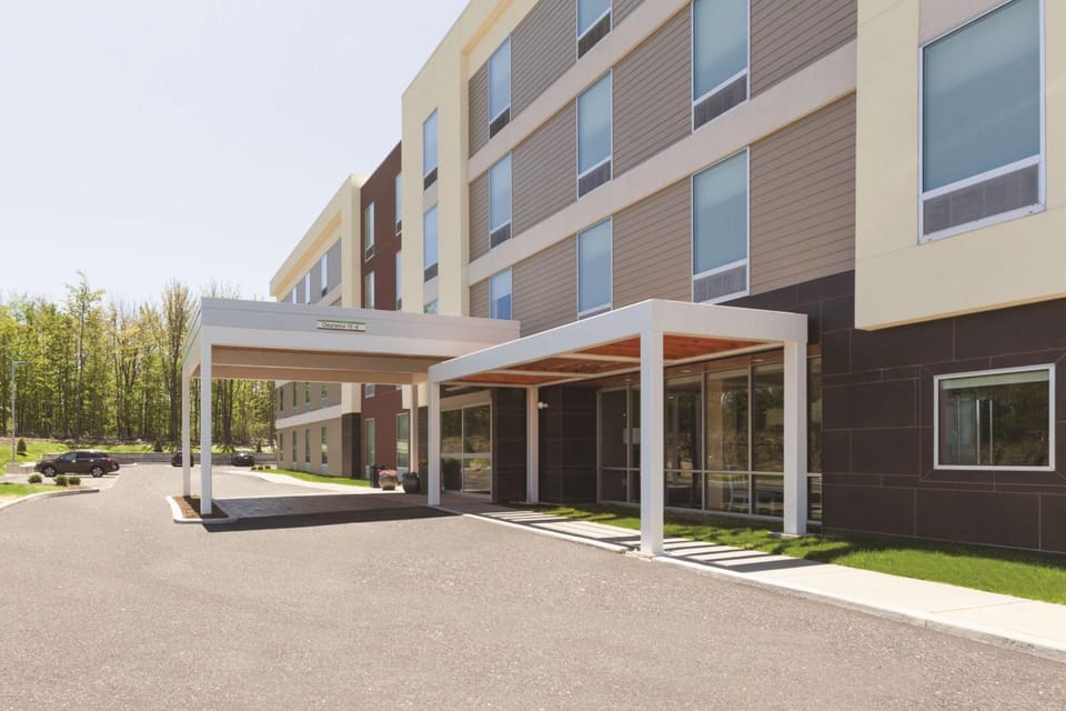 Home2 Suites by Hilton Erie Hotel in Millcreek Township