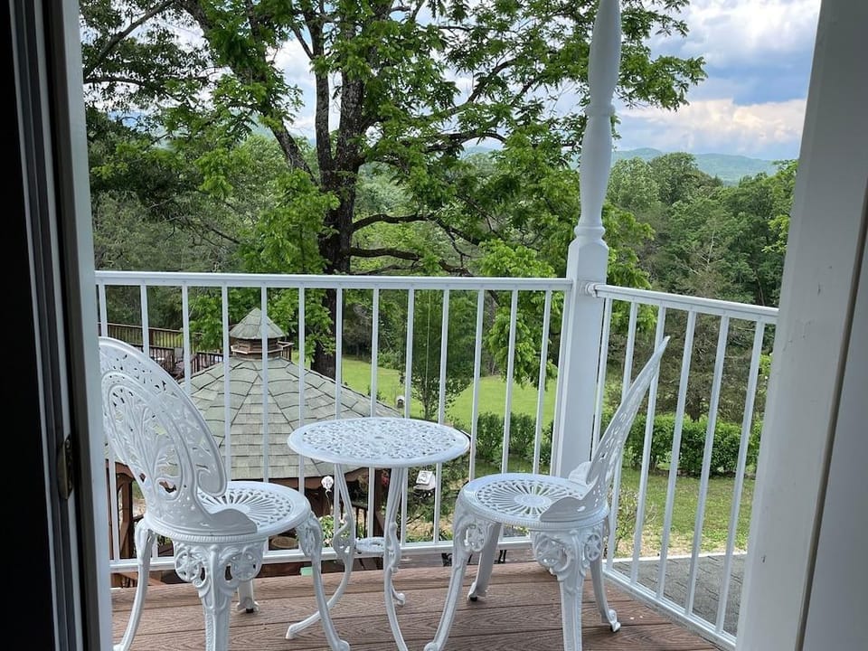 The Sautee Inn Bed & Breakfast Hotel in Sautee Nacoochee