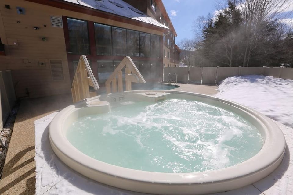 Black Bear Lodge Hotel in Waterville Valley